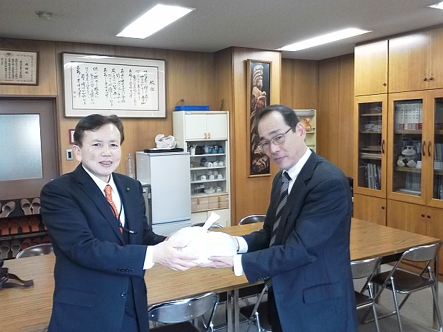 プルトップを回収し、車椅子に換えて福祉施設に寄付