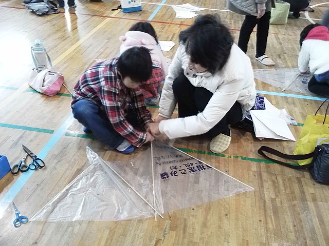 刀根山地域こども教室に応援ボランティアとして参加