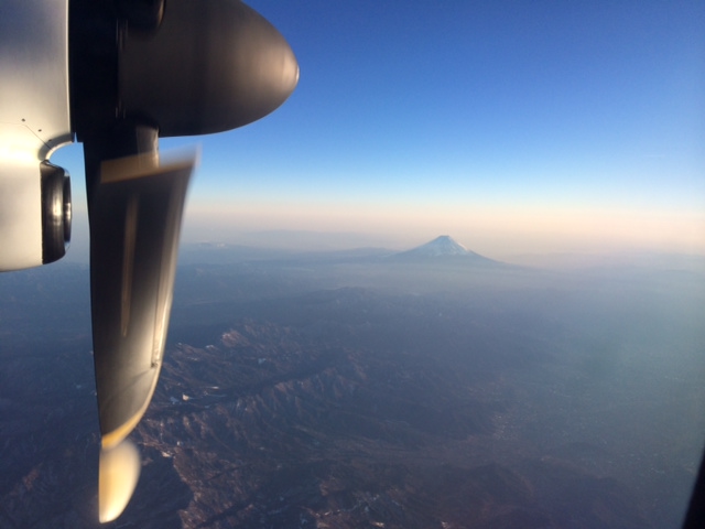 雲海に浮かぶ夕焼けの富士